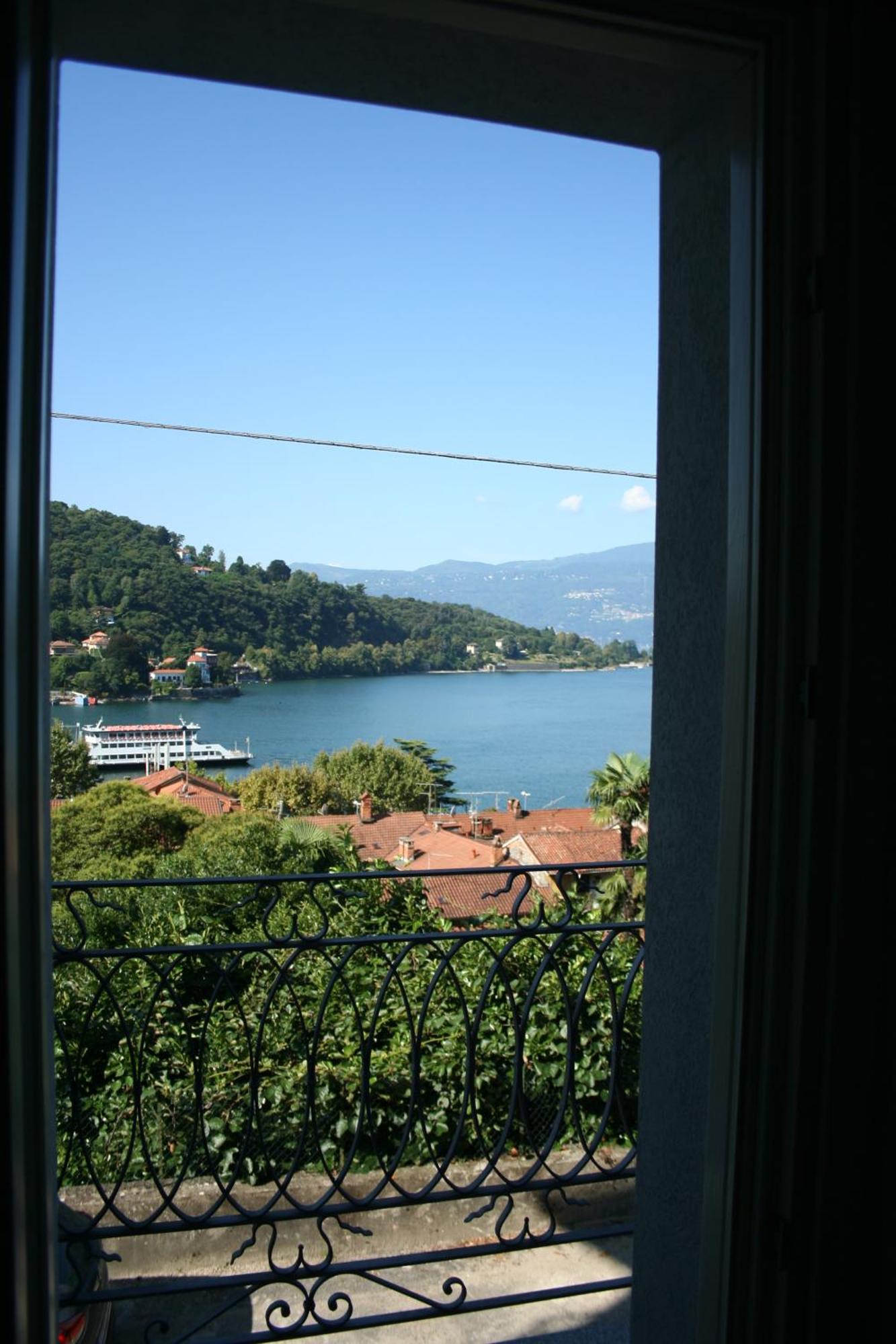 Appartamenti I Fiori Del Lago Laveno Kültér fotó