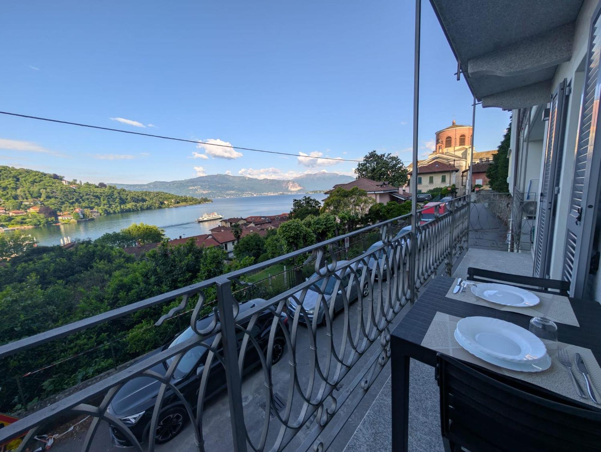 Appartamenti I Fiori Del Lago Laveno Kültér fotó